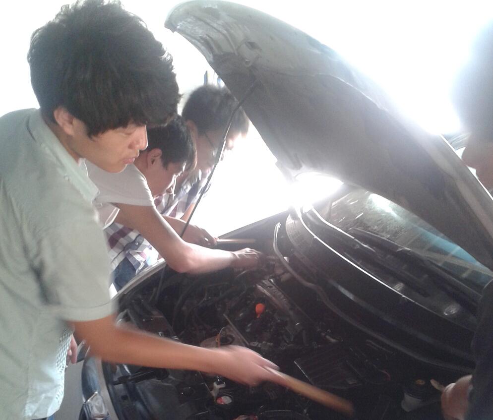 1481782776120704.jpg 河南鄭州中牟豪爵養(yǎng)車堂-發(fā)動機清洗實操培訓(xùn)1.jpg