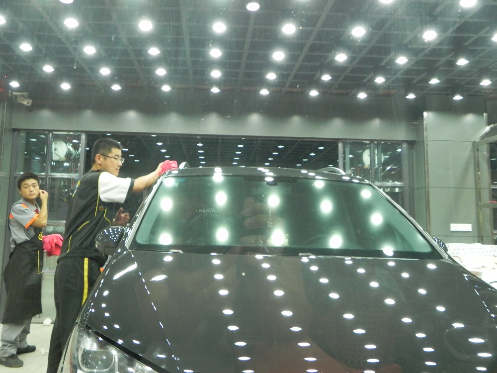 1481782800101645.jpg 河南鄭州中牟豪爵養(yǎng)車堂-協(xié)助做玻璃纖維鍍膜.JPG
